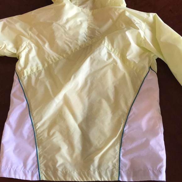 Windbreaker/soft shell jacket. - Picture 4 of 5